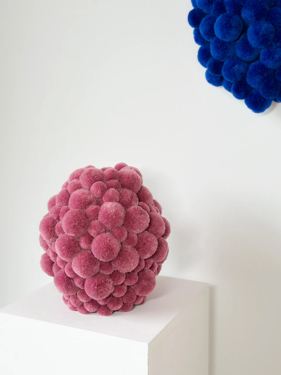 Be Happy - pink, sculpture - Image 3