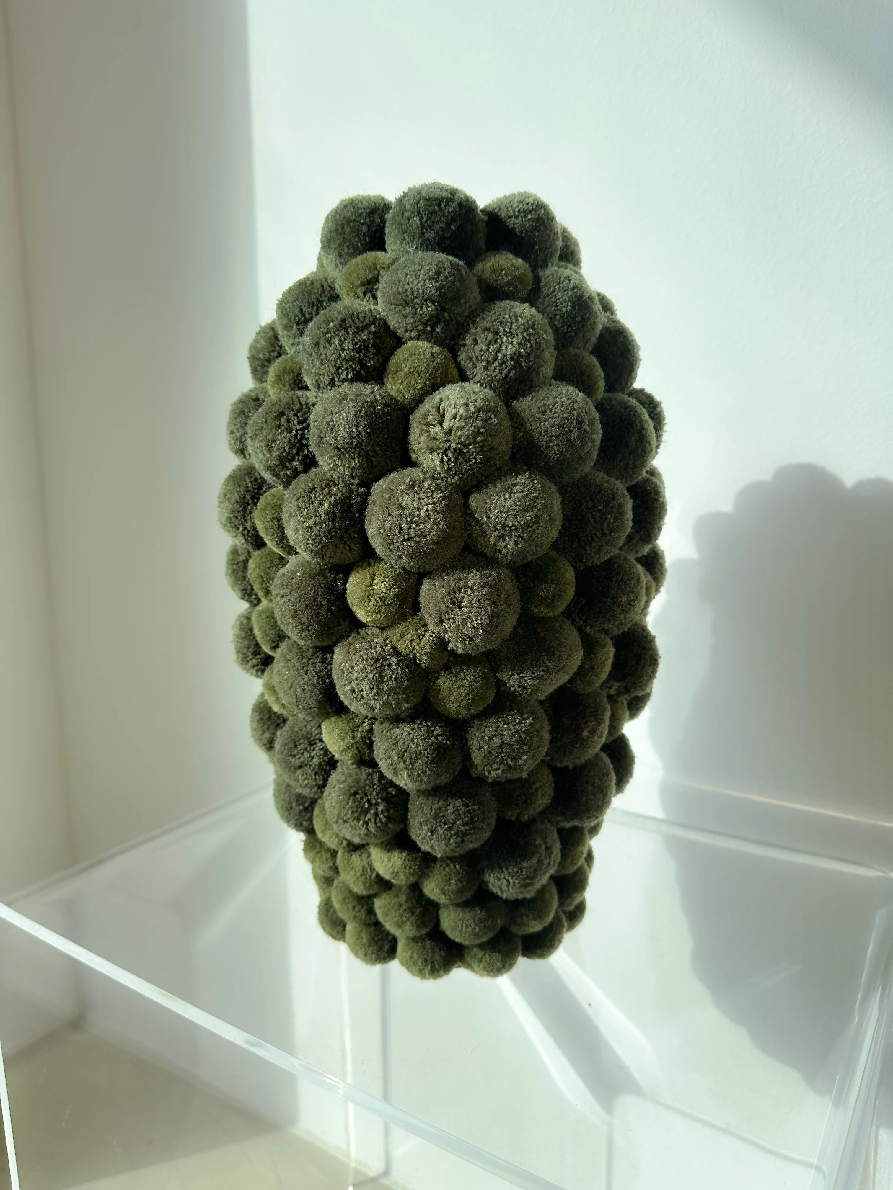 Be Happy - sculpture, olive green