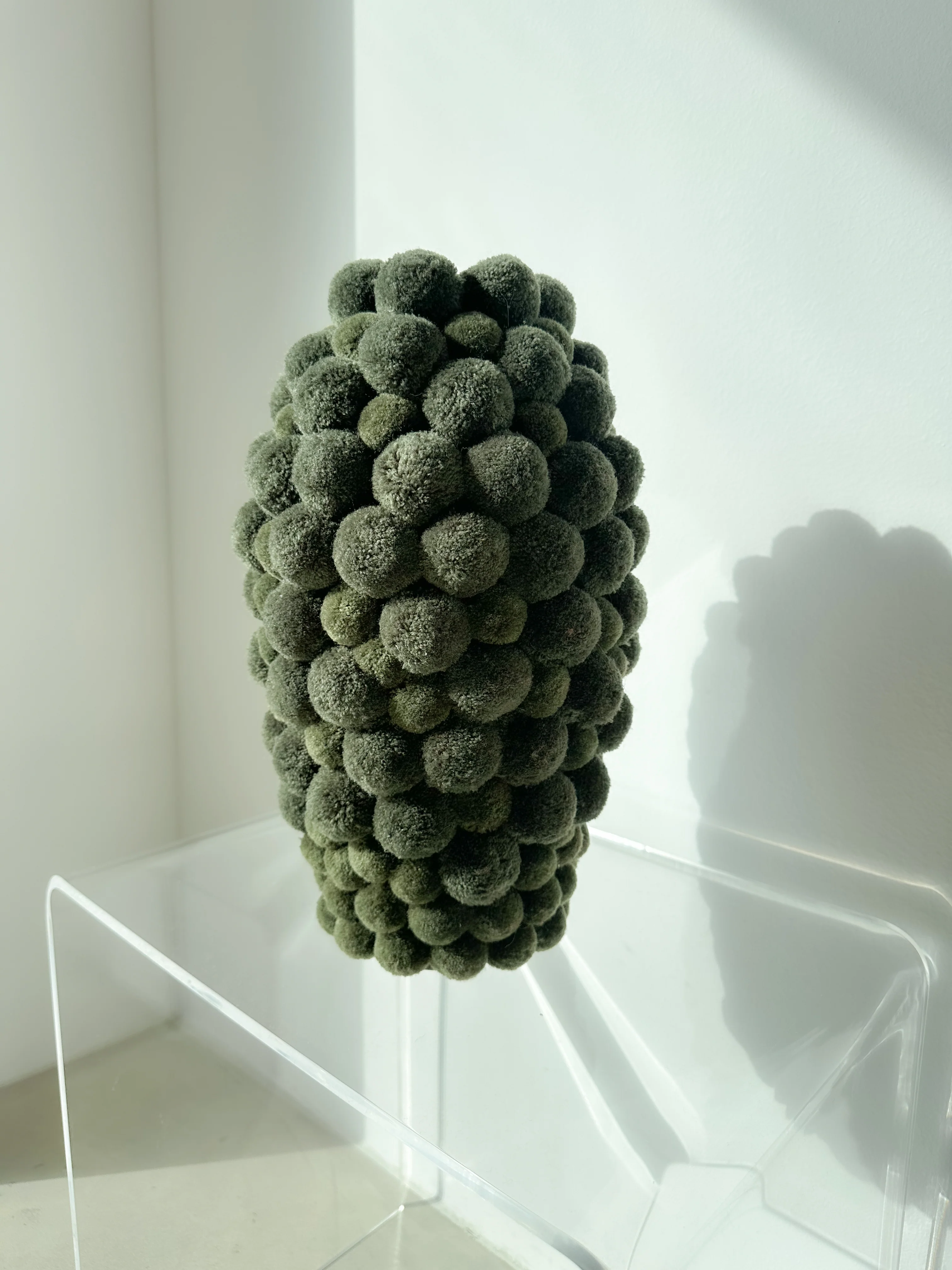 Be Happy - sculpture, olive green - Image 3