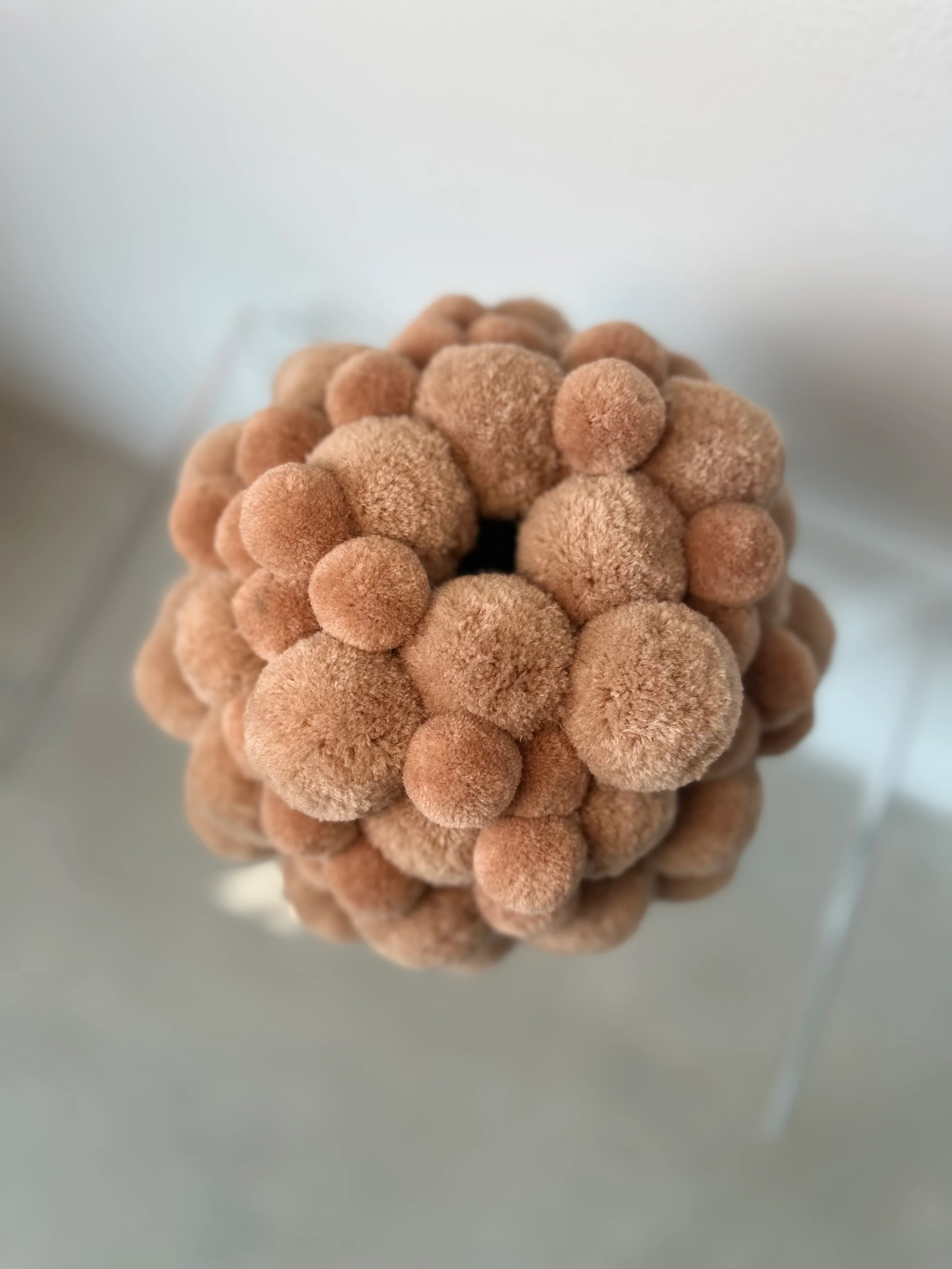 Be Happy -sculpture, sand beige - Image 2