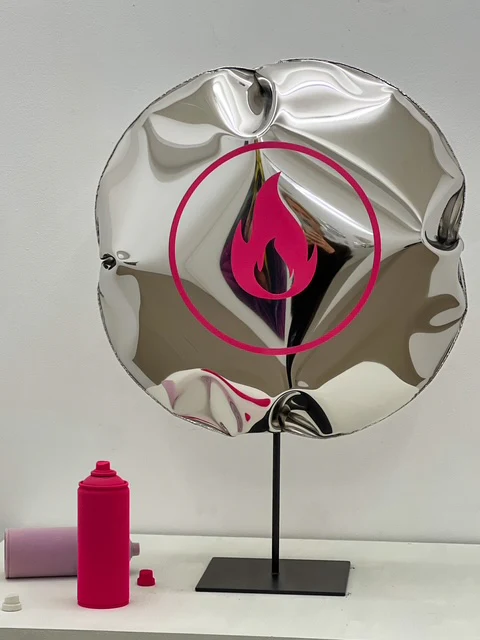 Flame Pink, Sculpture
