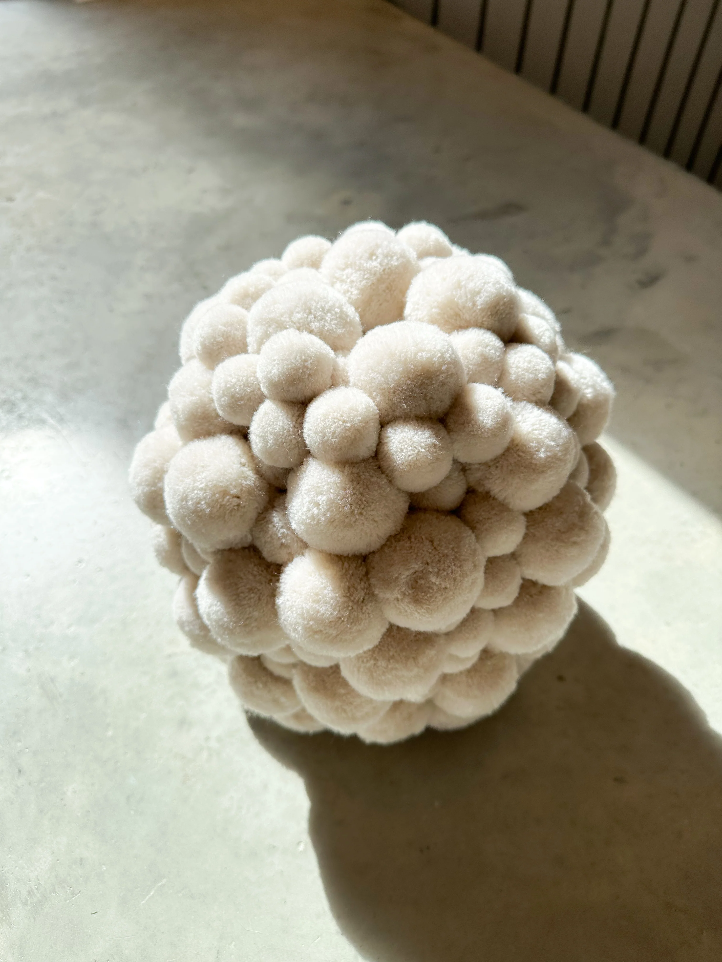Be Happy - beige, sculpture