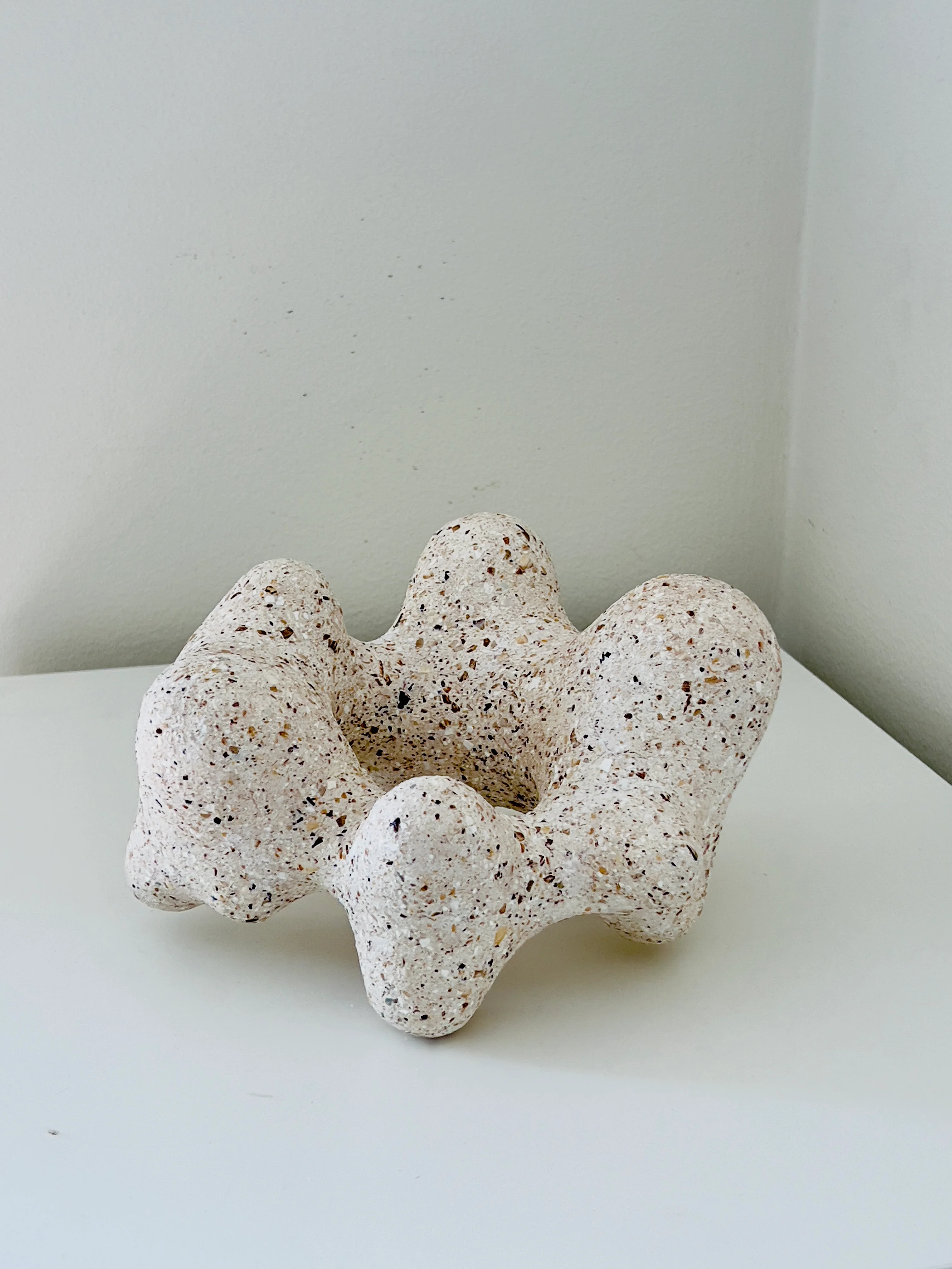 Mussels flow, unique and handmade sculpture, reused material from mussels - Image 4
